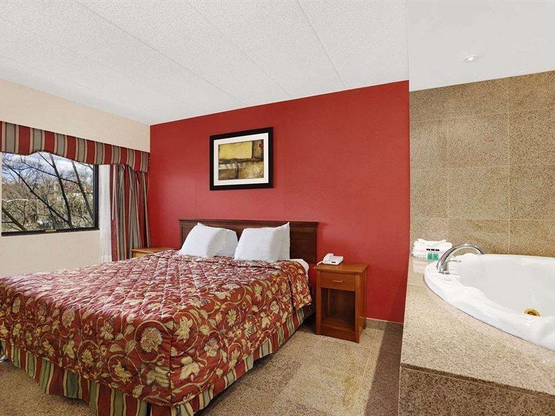 Hotel Ramada By Wyndham East Orange Exteriér fotografie