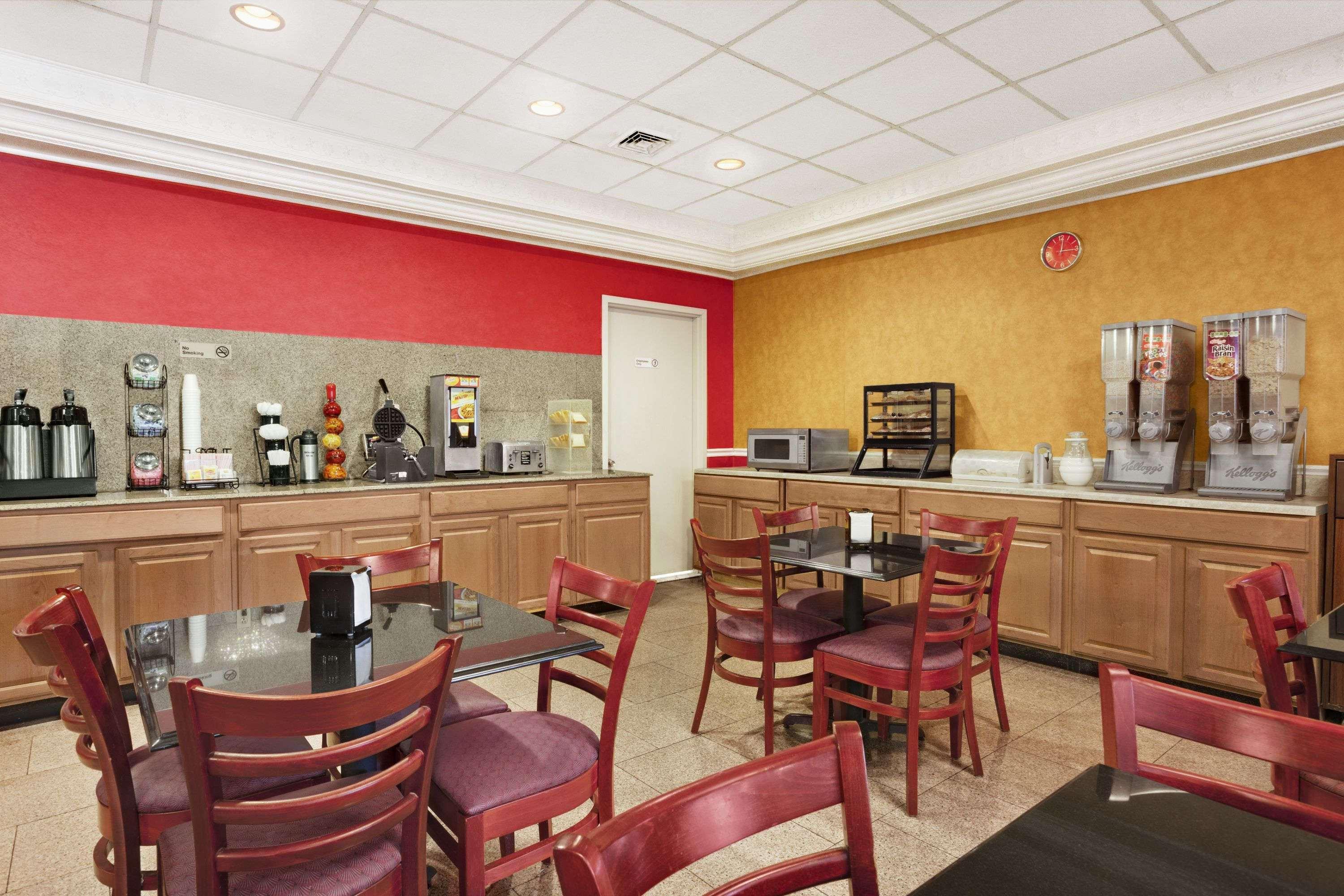 Hotel Ramada By Wyndham East Orange Exteriér fotografie