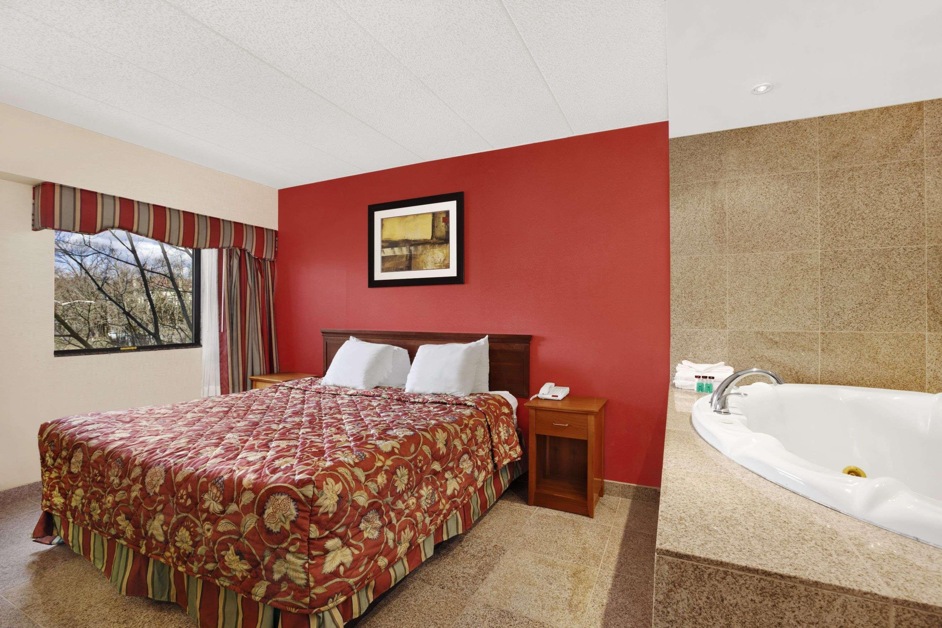 Hotel Ramada By Wyndham East Orange Exteriér fotografie